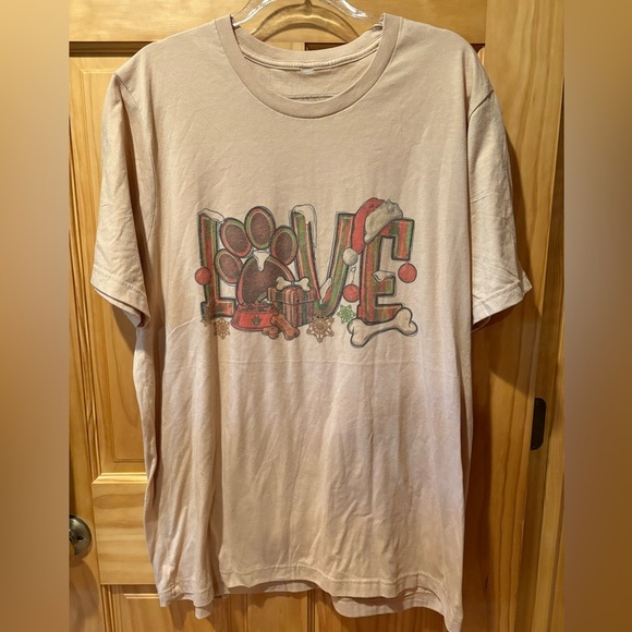 Tan Graphic T-Shirt with Love Design dog Christmas theme - Picture 1 of 7